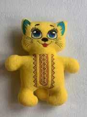 Іграшка кішка жовта з червоною вишивкою