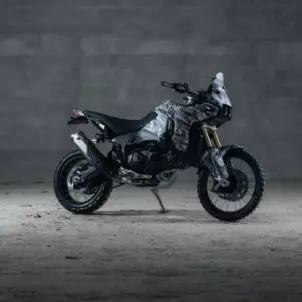 Оновлений Ducati DesertX  фото