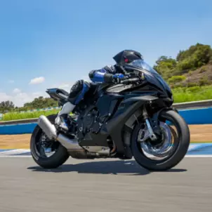 Оновлений супербайк Yamaha R1 із продуманим аеропакетом представлено в нових патентних зображеннях. фото