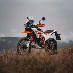 Перший погляд на KTM 390 Adventure R і 390 Adventure X 2025 року фото