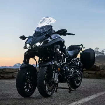Yamaha Niken GT: оновлення двигуна, та технологій для триколісного мотоцикла фото