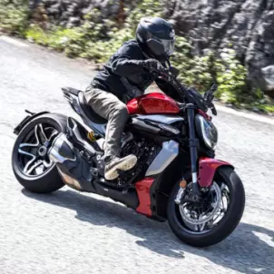 Огляд Ducati XDiavel V4 2025: круїзер нового покоління фото