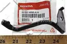 Крепление R. RR. FENDER (80107-HN6-A30)